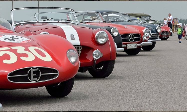 Sempre Glorie: a Samarcanda, un’esposizione fotografica che cattura la magia della Mille Miglia