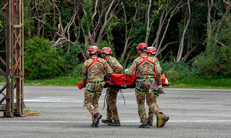 REAS 2019: una squadra soccorso dell’Esercito simula una attività di recupero con un team dell’ANA