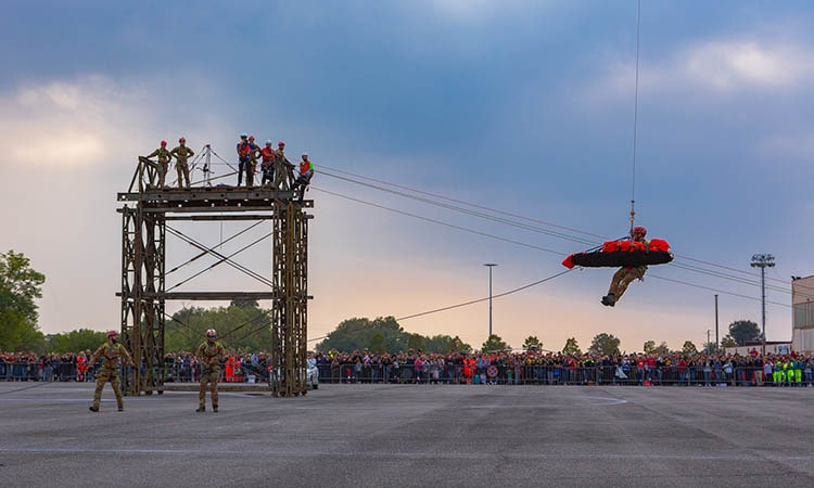 REAS 2019: una squadra soccorso dell’Esercito simula una attività di recupero con un team dell’ANA