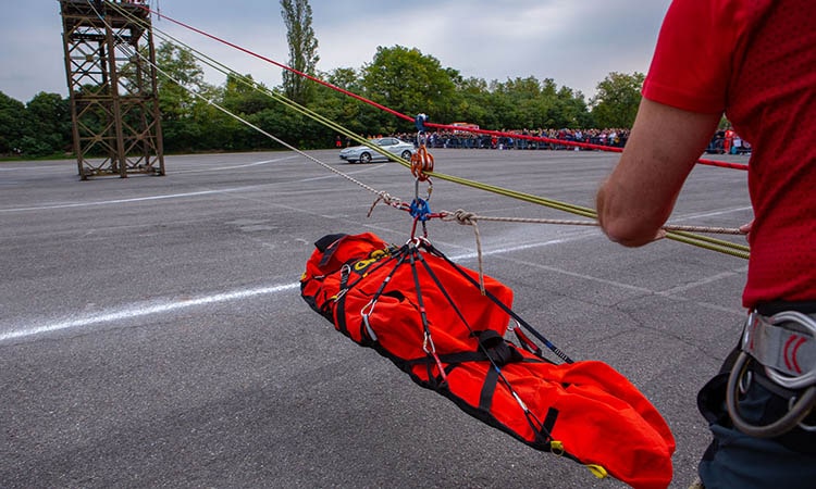 REAS 2019: una squadra soccorso dell’Esercito simula una attività di recupero con un team dell’ANA