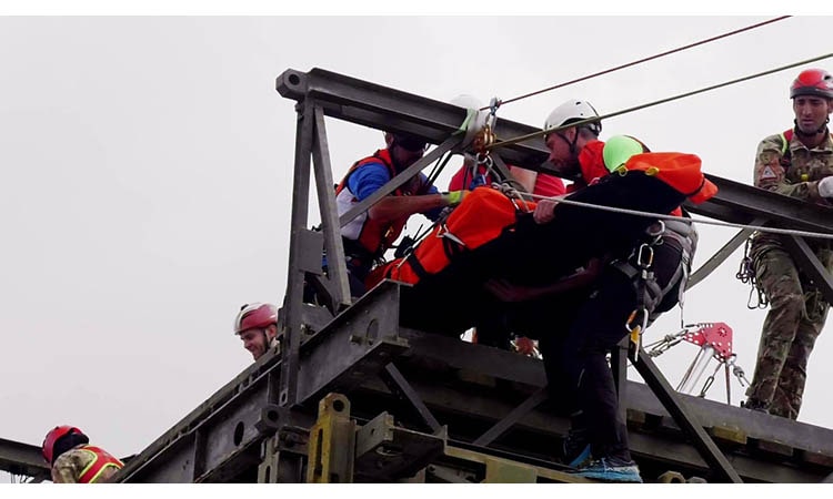 REAS 2019: una squadra soccorso dell’Esercito simula una attività di recupero con un team dell’ANA