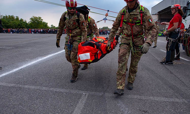 REAS 2019: una squadra soccorso dell’Esercito simula una attività di recupero con un team dell’ANA