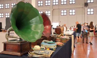 Fiera dell’Elettronica: vintage radios, information technology, high-tech, amateur radio and vinyl records for the delight of collectors and enthusiasts